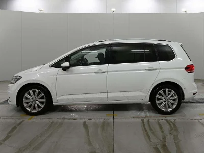 VOLKSWAGEN GOLF TOURAN