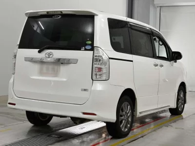 Статистика аукционов Toyota Voxy
