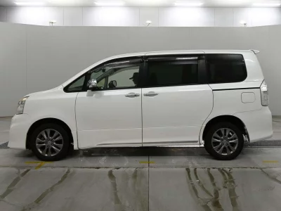 Статистика аукционов Toyota Voxy