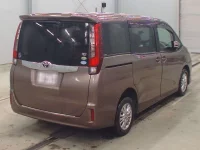 Цена авто Toyota Noah с аукционов Японии, номер кузова ZRR85G, пробег 164 000, оценка 2