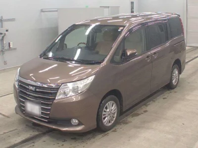 TOYOTA NOAH