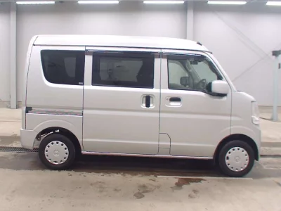NISSAN CLIPPER VAN