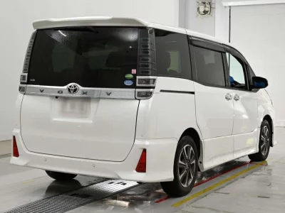 Статистика аукционов Toyota Voxy