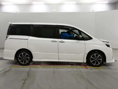 Статистика аукционов Toyota Voxy