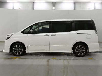 Статистика аукционов Toyota Voxy