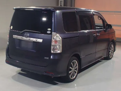 Статистика аукционов Toyota Voxy