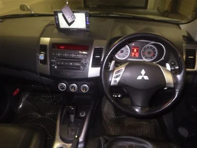 MITSUBISHI OUTLANDER
