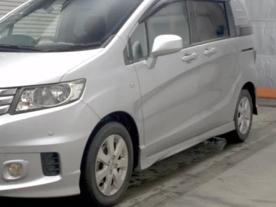 HONDA FREED SPIKE