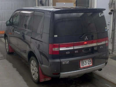 MITSUBISHI DELICA D5