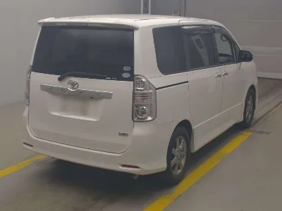 Статистика аукционов Toyota Voxy