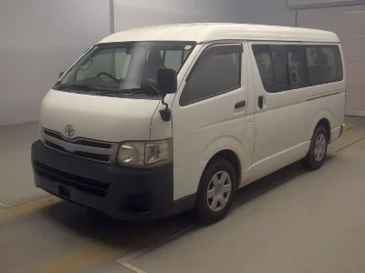 TOYOTA HIACE