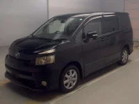 Цена авто Toyota Voxy с аукционов Японии, номер кузова ZRR75W, пробег 198 000, оценка 6