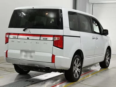 MITSUBISHI DELICA D5