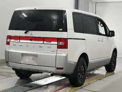MITSUBISHI DELICA D5