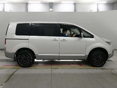 MITSUBISHI DELICA D5