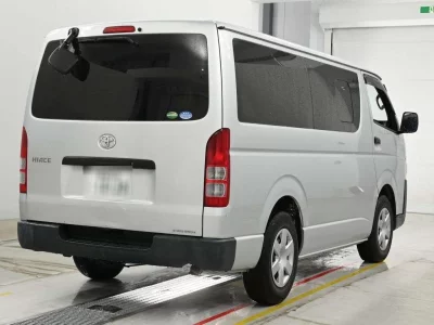 TOYOTA HIACE VAN