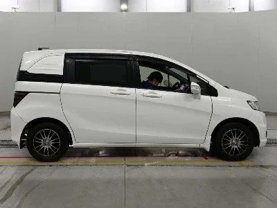 HONDA FREED SPIKE