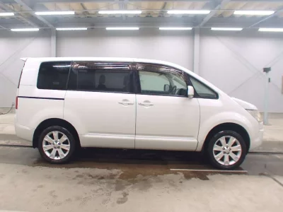 MITSUBISHI DELICA D5