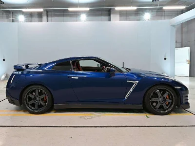 NISSAN GT-R