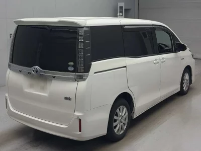 Статистика аукционов Toyota Voxy