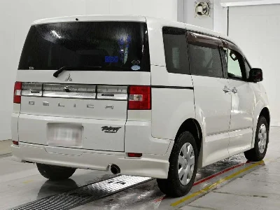 MITSUBISHI DELICA D5