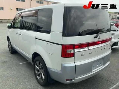 MITSUBISHI DELICA D5