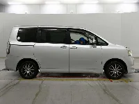 Цена авто Toyota Voxy с аукционов Японии, номер кузова ZRR70G, пробег 98 000, оценка 2