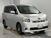 Цена авто Toyota Voxy с аукционов Японии, номер кузова ZRR70G, пробег 98 000, оценка 2