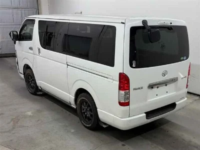 TOYOTA HIACE VAN