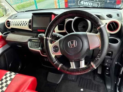 HONDA N BOX SLASH