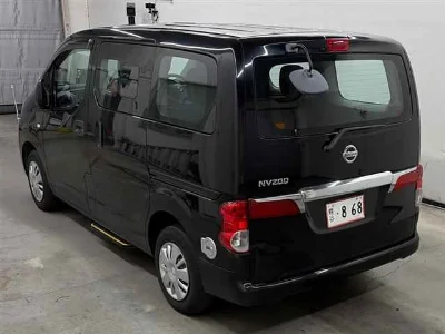 NISSAN NV200