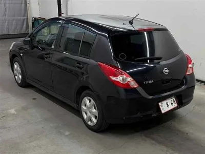 NISSAN TIIDA