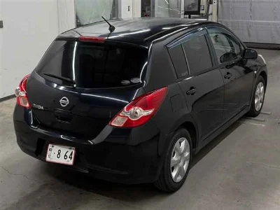 NISSAN TIIDA