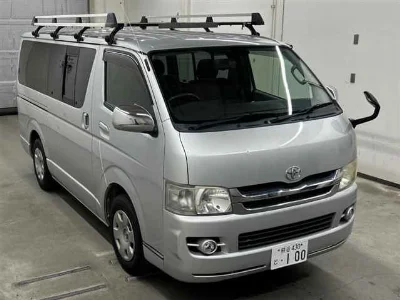 TOYOTA HIACE VAN