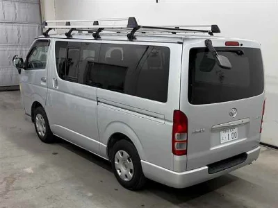 TOYOTA HIACE VAN