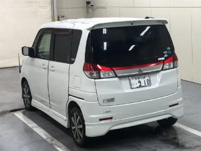 MITSUBISHI DELICA D2