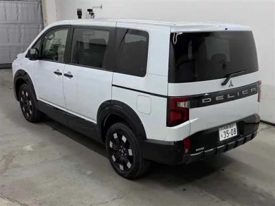 MITSUBISHI DELICA D5