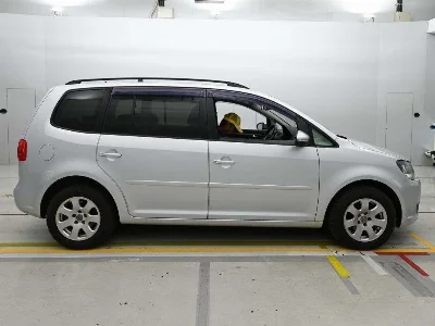 VOLKSWAGEN GOLF TOURAN