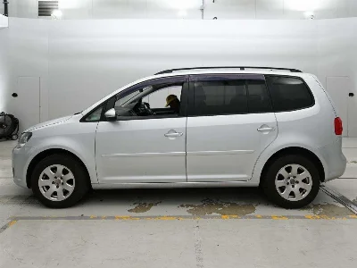 VOLKSWAGEN GOLF TOURAN