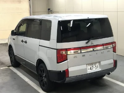 MITSUBISHI DELICA D5