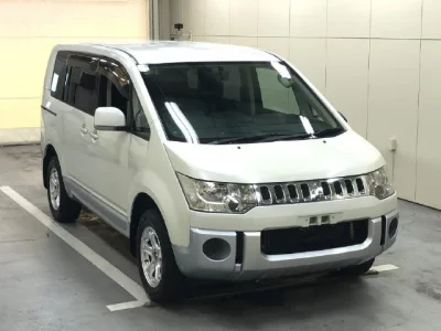 MITSUBISHI DELICA D5