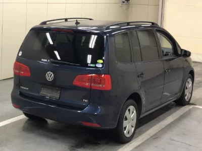 VOLKSWAGEN GOLF TOURAN