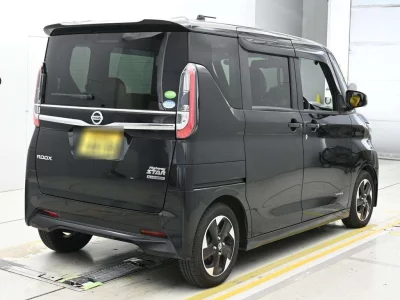 NISSAN ROOX