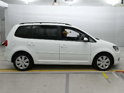 VOLKSWAGEN GOLF TOURAN