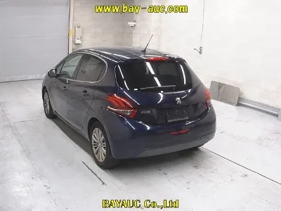 PEUGEOT 208