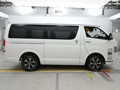 TOYOTA HIACE VAN