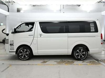 TOYOTA HIACE VAN