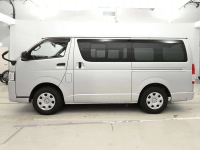 TOYOTA REGIUS VAN