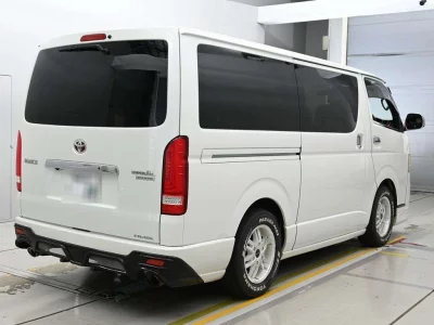 TOYOTA HIACE VAN