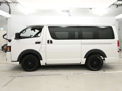 TOYOTA HIACE VAN